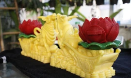 Thị trường ngày 22/12: 'Săn lùng' nến hình trâu vàng