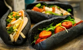 Thị trường ngày 2/10: Cua 'nhà giàu', bánh mỳ 'bóng đêm' lên cơn sốt