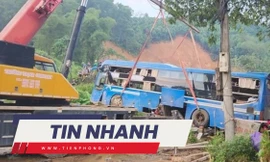 TIN NHANH: Phút bất lực khi nhìn quả đồi sập xuống ở Hà Giang; Đêm nay biển động rất mạnh do bão Krathon