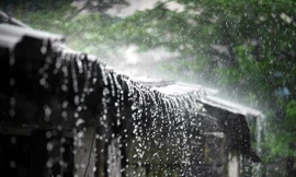 Miền Bắc đón đợt mưa lớn nhiều ngày, miền Trung oi bức