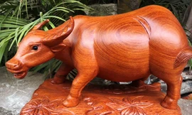 Thị trường 3/12: Trâu gỗ hút khách, nhập 28 tấn quần áo cũ rồi 'tút tát' bán trên Facebook