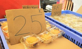 Thị trường ngày 5/10: Bánh Trung thu “cao cấp” xả hàng giảm 50%