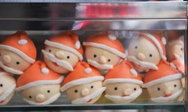 Độc nhất năm nay bánh bao ông già Noel; Thực phẩm tiền triệu, chợ Việt chỉ 15.000 đồng