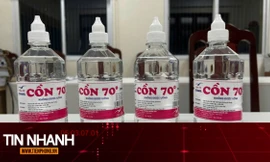 TIN NHANH: Từ vụ phó chủ tịch thị trấn ở Hà Nội bị bắt vì sản xuất cồn giả: Có thể gây tổn hại sức khoẻ thế nào? 