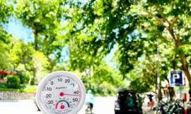 Nắng nóng đỉnh điểm, miền Bắc có nơi trên 38 độ