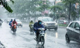 Miền Bắc mát mẻ, miền Nam mưa dông