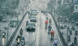 Miền Bắc mưa lớn, miền Trung nắng nóng