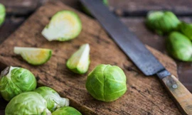 Bắp cải chỉ bé bằng quả mận, nhưng giá chót vót 400.000 đồng/kg