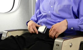 Tại sao dây an toàn trên máy bay lại kém chắc chắn hơn dây trên ô tô?