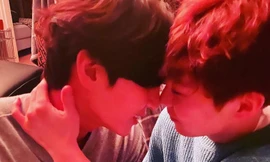 'Anh cả EXO' Xiumin lần đầu lộ ảnh thân mật với một người khiến cư dân mạng 'phát cuồng'