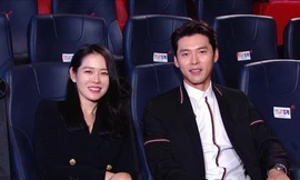 Hyun Bin ôm lấy Son Ye Jin hạnh phúc khi "Hạ cánh nơi anh" được chuyển thể thành nhạc kịch