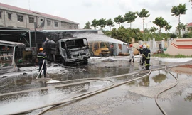 Xe bồn nổ lớn, cháy kinh hoàng ở trạm xăng dầu