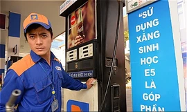 Xăng đang có xu hướng giảm. Ảnh: Hữu Khoa.