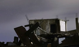 Căn cứ quân sự Syria bị tấn công tên lửa đêm 29/4. Ảnh: Reuters.