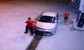 Hình ảnh cắt từ video tại trạm xăng Ngọc Hồi.