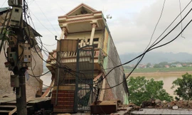 4 nạn nhân trong vụ tai nạn xe rước dâu đều đã qua cơn nguy kịch và hiện đang điều trị tại Bệnh viện Đà Nẵng.