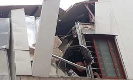 Bản tin 8H: Nổ như bom tại cửa hàng bóng bay, bình khí bắn xa 100m