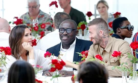 Ông bà Beck xuất hiện ‘tình trong bể tình’, dập tan tin đồn ly hôn