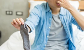 Nghiện mùi ‘tất thối’, chàng trai nhập viện do nhiễm nấm phổi