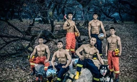 Bộ ảnh lịch chào đón năm 2018 với chủ đề lính cứu hoả là sản phẩm đặt hàng của Cục Phòng cháy Chữa cháy tỉnh Thiểm Tây, Trung Quốc, được xuất bản vào ngày đầu tiên của năm mới, 1/1.