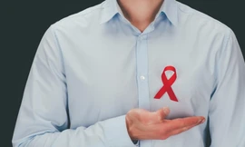 Bị sa thải vì có HIV, người đàn ông thắng kiện hơn 200 triệu đồng