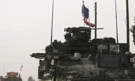 Xe của quân đội Mỹ tiến về thành phố Manbij, tỉnh Aleppo, Syria ngày 9/3/2017. Ảnh: Reuters