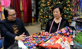 NSƯT Bùi Cường luôn trân trọng người vợ sát cánh bên ông suốt 40 năm. 