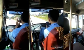 Tài xế lái xe bằng chân gây bức xúc. 