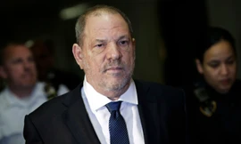 “Ông trùm Hollywood” Harvey Weinstein điêu đứng vì scandal tình dục.