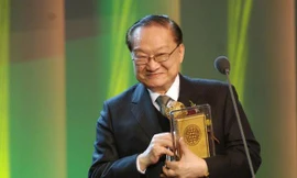 Thành công trong sự nghiệp văn chương và báo chí giúp Kim Dung sở hữu khối tài sản khổng lồ.