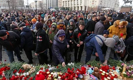 Đau xót cảnh gấu bông ngập hiện trường vụ cháy làm 41 trẻ thiệt mạng