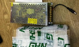 iPhone X bị đánh tráo thành cục nguồn thiết bị điện tử. Ảnh: Đình Toàn