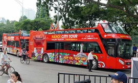 Chiếc xe buýt 2 tầng đầu tiên mang tên City Tour 