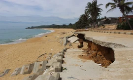 Kè biển Tam Quan bị hư hỏng. Ảnh: Nông nghiệp