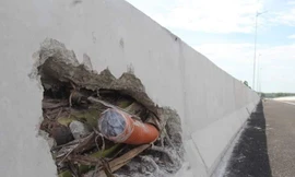 Hình ảnh đoạn dải phân cách độn chuối trên đường cao tốc gây hoang mang dư luận.