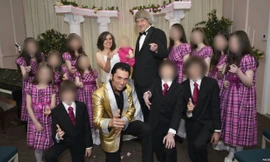 Cặp cha mẹ tàn ác và 13 người con bị xiềng xích trong nhiều năm. Ảnh: Facbook