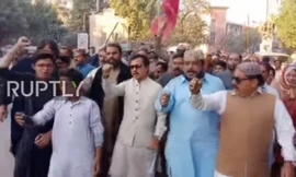 Người Pakistan biểu tình phản đối Tổng thống Trump. Ảnh cắt từ video