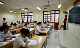 Thí sinh làm bài thi THPT. Ảnh Như Ý