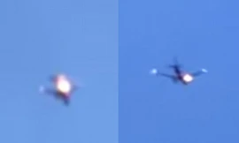 Máy bay bốc cháy giữa trời.