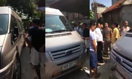 Nhà trai quây xe nhà gái không cho về. Ảnh cắt từ clip