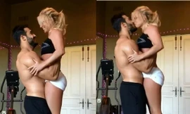 Britney Spears vừa nhẩy sexy dance vừa khóa môi’ tình trẻ kém 13 tuổi