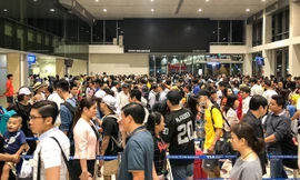 Biển người chờ check-in ở sân bay Tân Sơn Nhất 