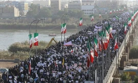 Người Iran ra đường ủng hộ chính phủ, lên án các thế lực bên ngoài can thiệp vào nội bộ đất nước. Ảnh: Reuters