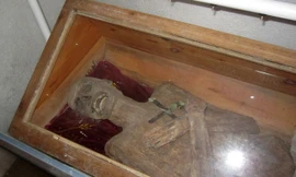 Thi thể mục sư còn nguyên vẹn giống như xác ướp sau 272 năm. 