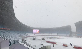Tuyết phủ trắng xóa sân vận động trước chung kết U23 châu Á