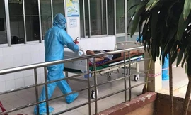 Điều trị bệnh nhân COVID-19 tại bệnh viện.