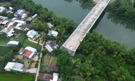 Cầu trăm tỷ chơi vơi không đường dẫn