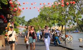 Du khách mê mẩn check-in Hội An lúc ráng chiều