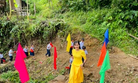Xúc động lễ khai giảng của cô trò điểm trường vùng núi Quảng Nam
