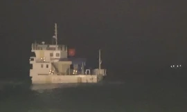 Cứu 11 thuyền viên trên tàu chở hàng gặp nạn trên biển